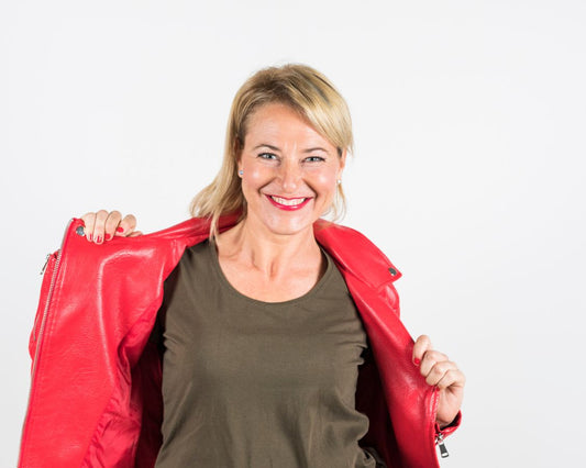 Alivio Natural con Cúrcuma: Cómo Esta Especia Revoluciona la Menopausia